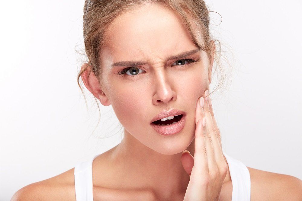 Повышенная чувствительность зубов: что это такое и как с ней бороться?